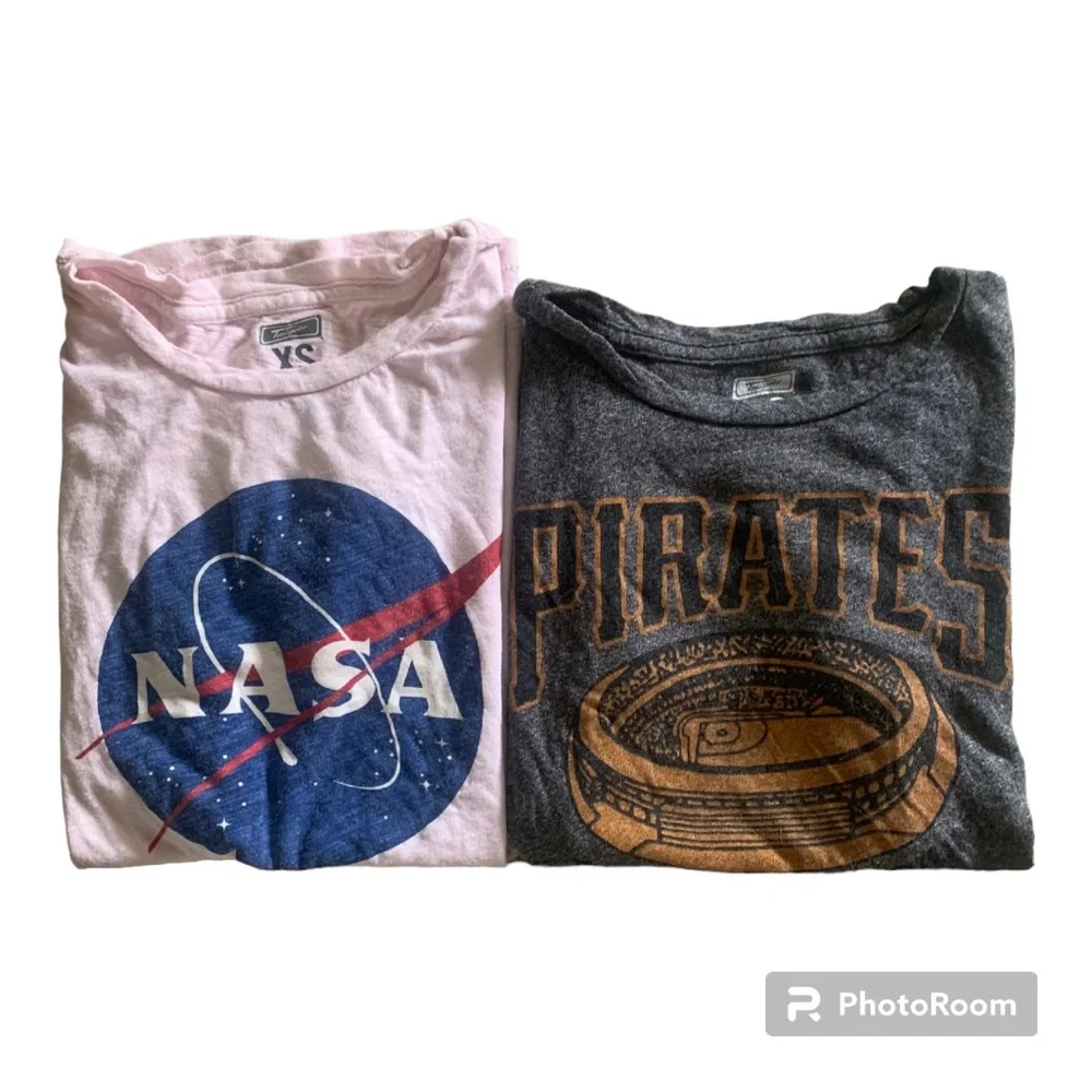 BUNDLE: Graphic Tees - Picture 1 of 11